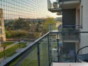 siatka na balkon okna przeciw gołębią ptakom, dla kotka